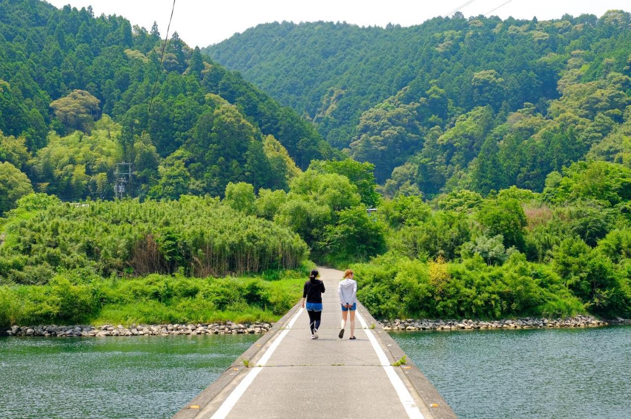 四万十川まで歩いて行ける 一棟まるっと貸し切りの宿 Gu Shimanto  Bagian luar foto